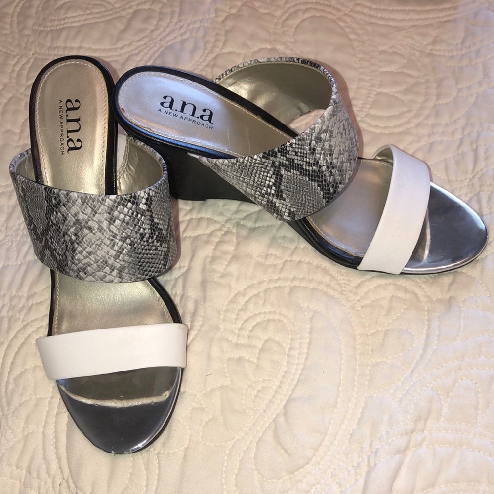 Wedge shoes